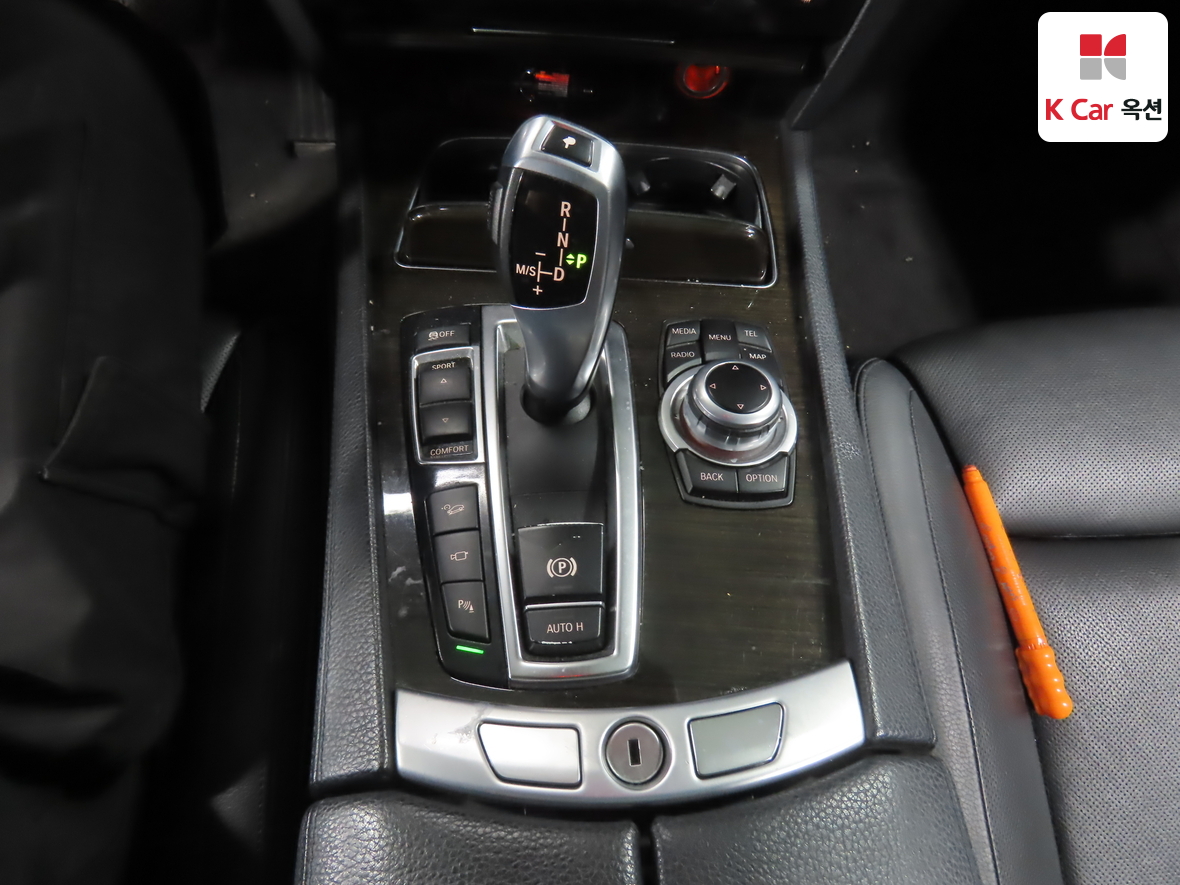 BMW 7 Series - 16