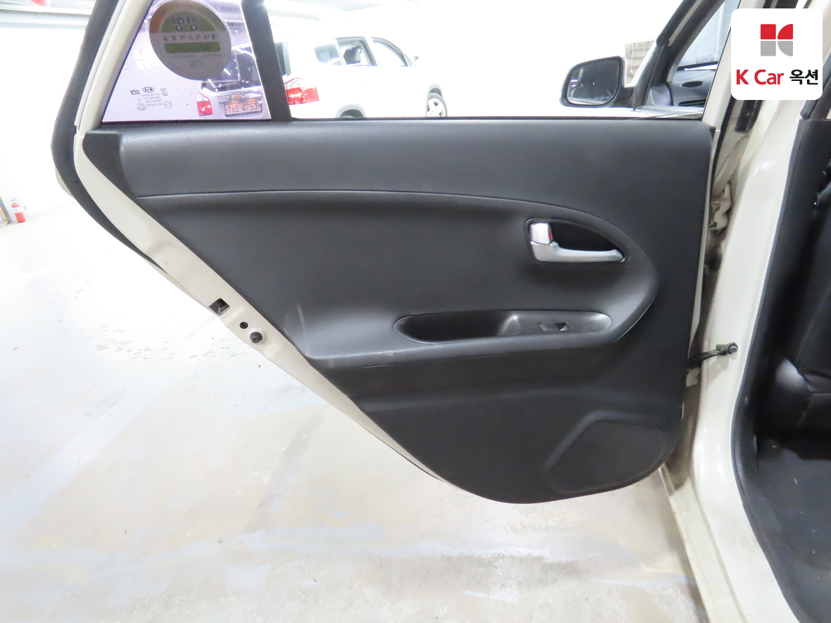 Kia Morning 2015 - Image 22