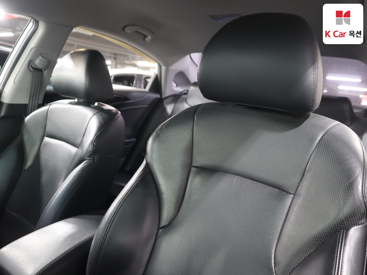 Hyundai Sonata 2010 - Image 18