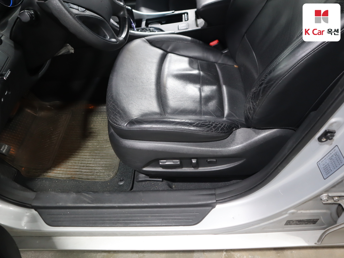 Hyundai Sonata 2010 - Image 17