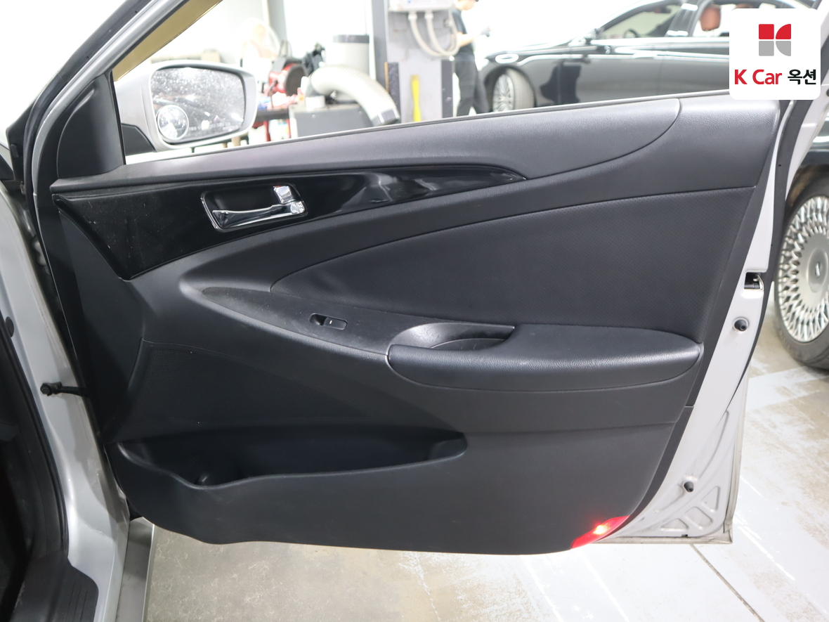 Hyundai Sonata 2010 - Image 27