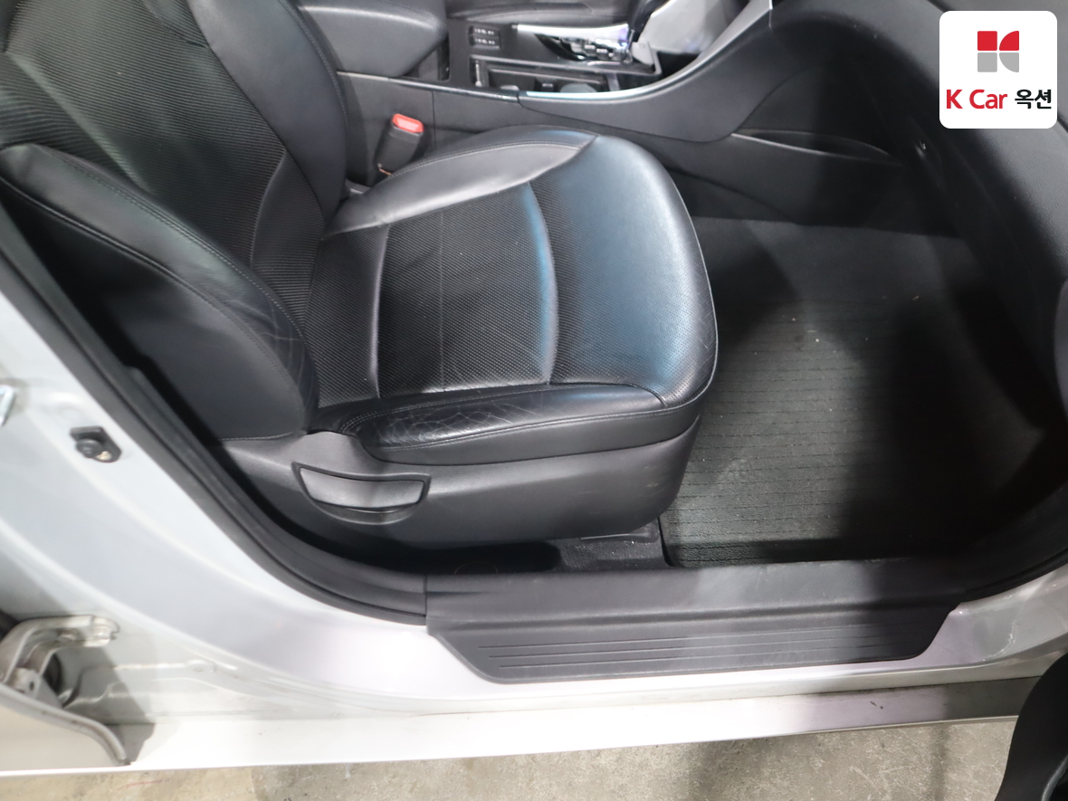 Hyundai Sonata 2010 - Image 28