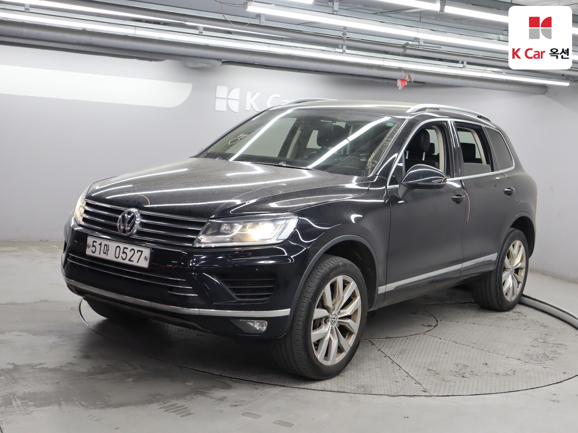 Volkswagen Touareg - 1