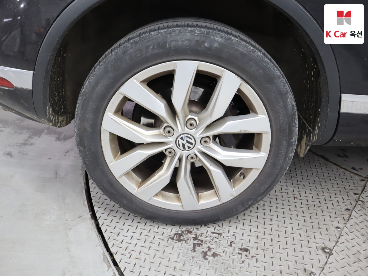 Volkswagen Touareg - 54