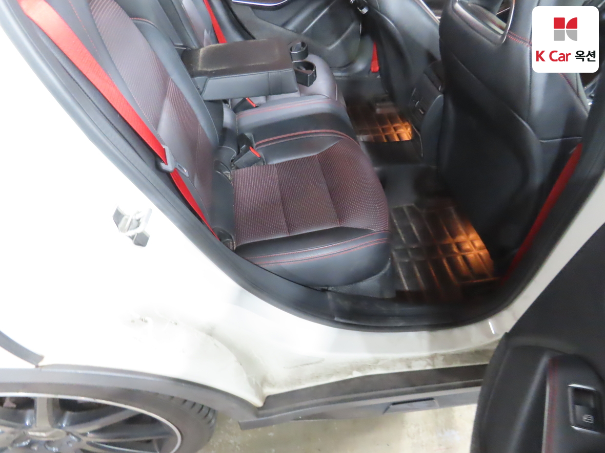 Mercedes-Benz GLA-Class - 31