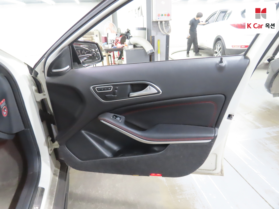 Mercedes-Benz GLA-Class - 32
