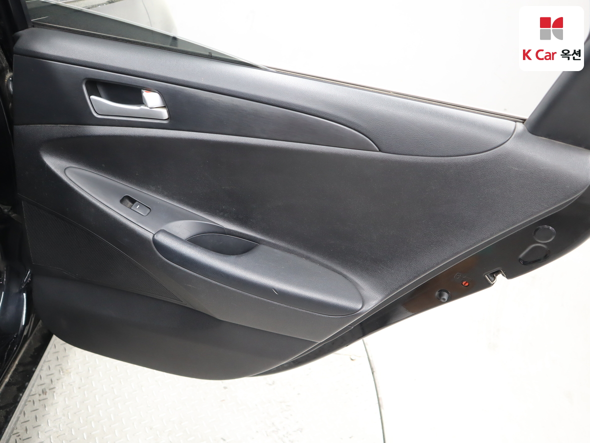 Hyundai Sonata 2013 - Image 25