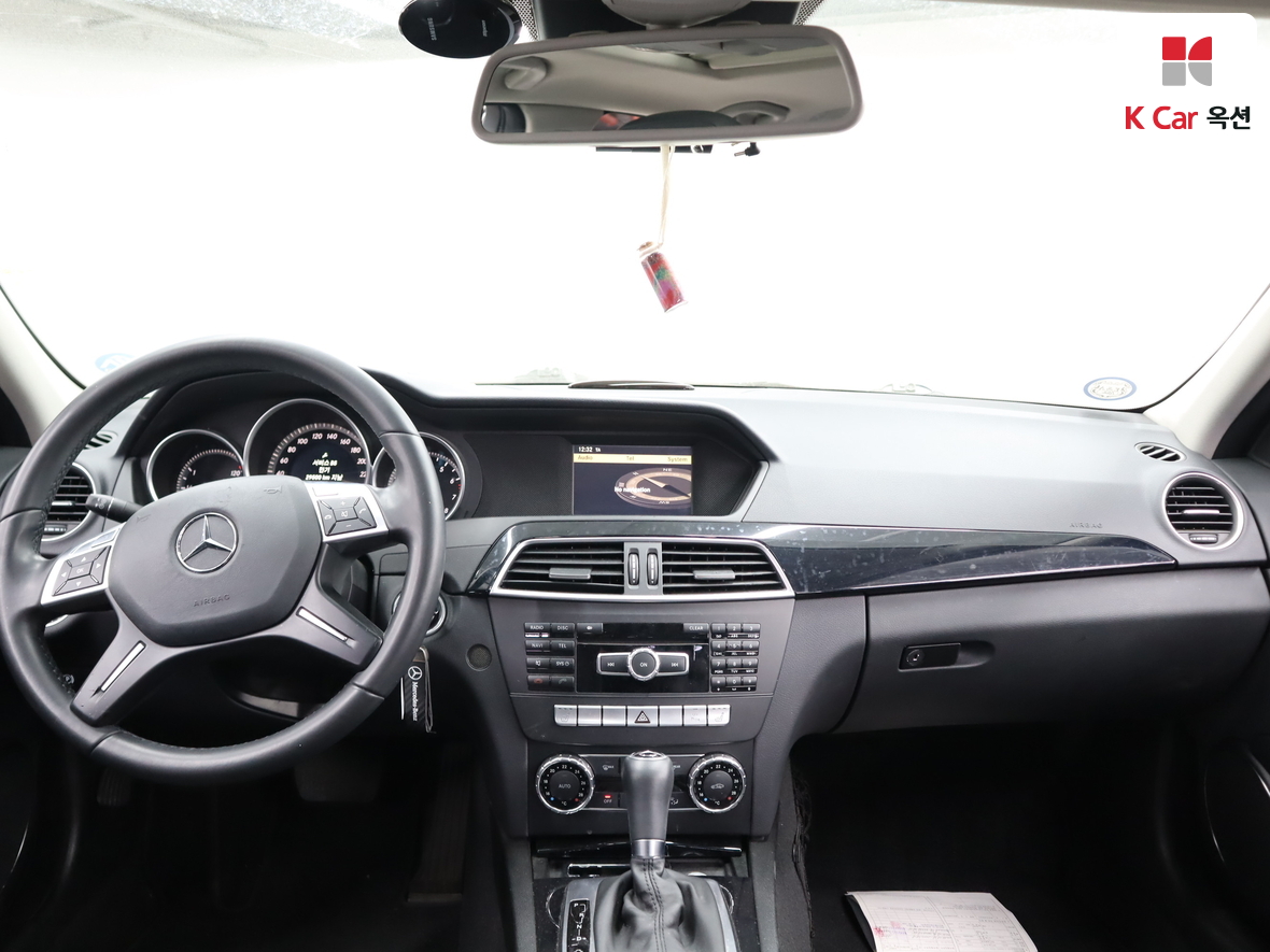 메르세데스-벤츠 C-클래스 2012 - 이미지 3