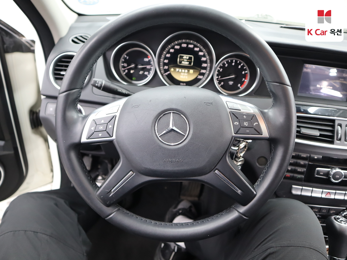 메르세데스-벤츠 C-클래스 2012 - 이미지 10