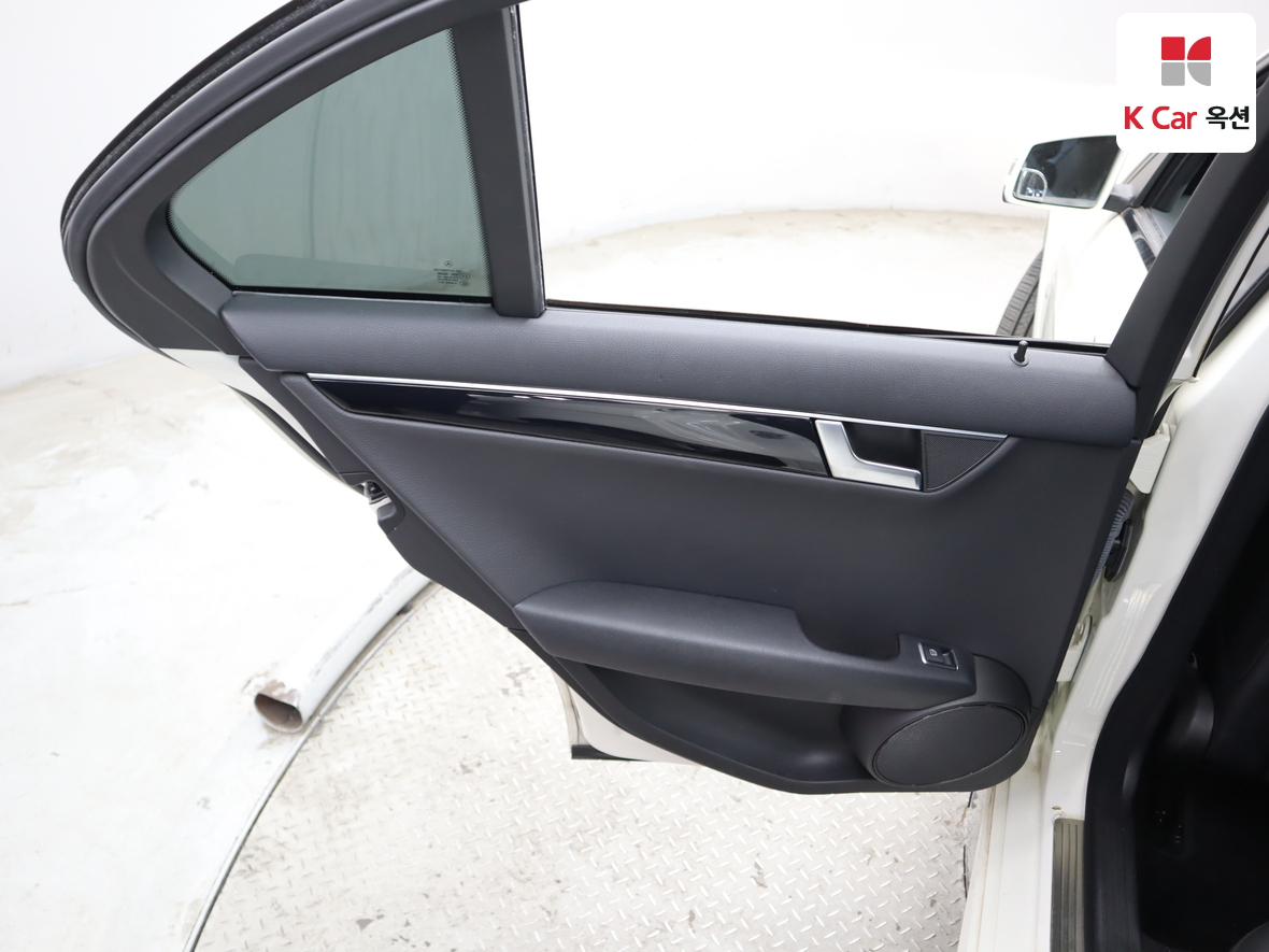 메르세데스-벤츠 C-클래스 2012 - 이미지 27