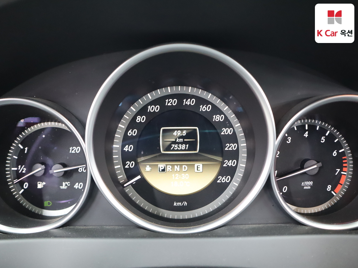 메르세데스-벤츠 C-클래스 2012 - 이미지 5