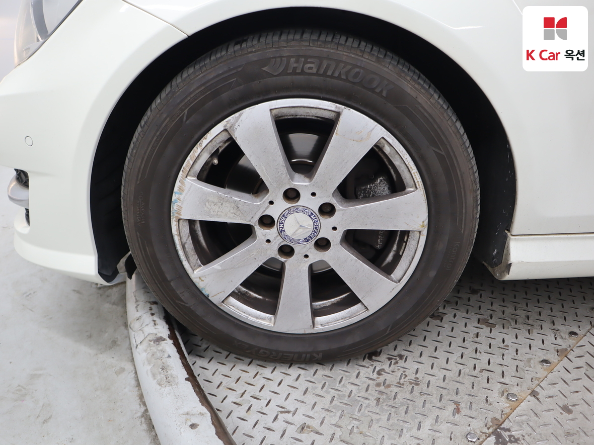 메르세데스-벤츠 C-클래스 2012 - 이미지 47