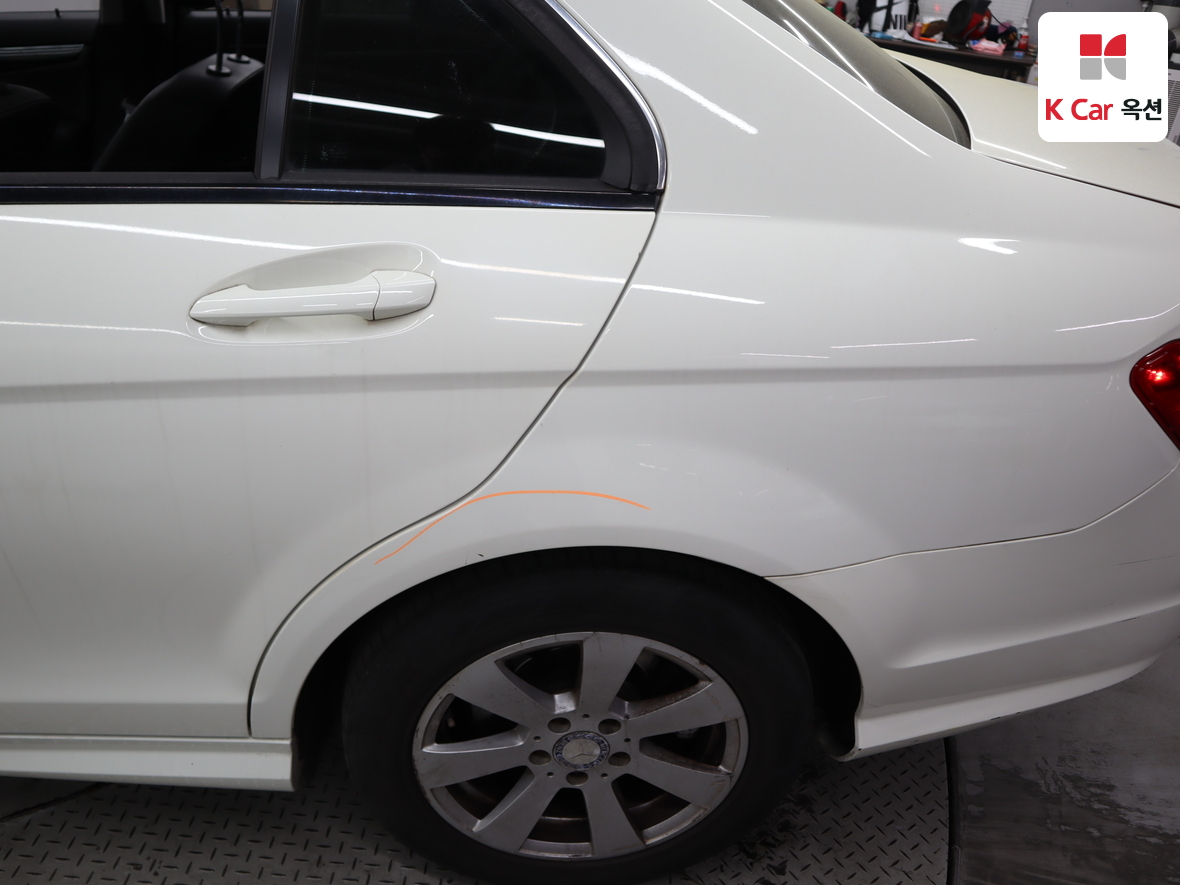 메르세데스-벤츠 C-클래스 2012 - 이미지 42