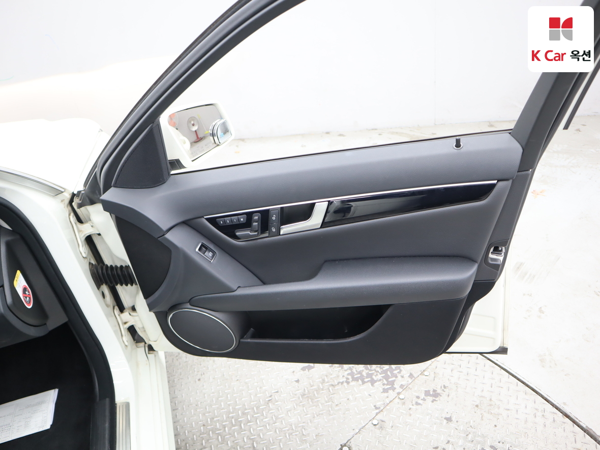 메르세데스-벤츠 C-클래스 2012 - 이미지 33