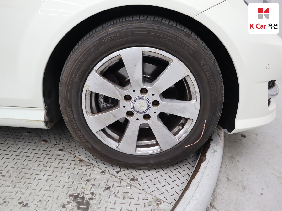 메르세데스-벤츠 C-클래스 2012 - 이미지 51