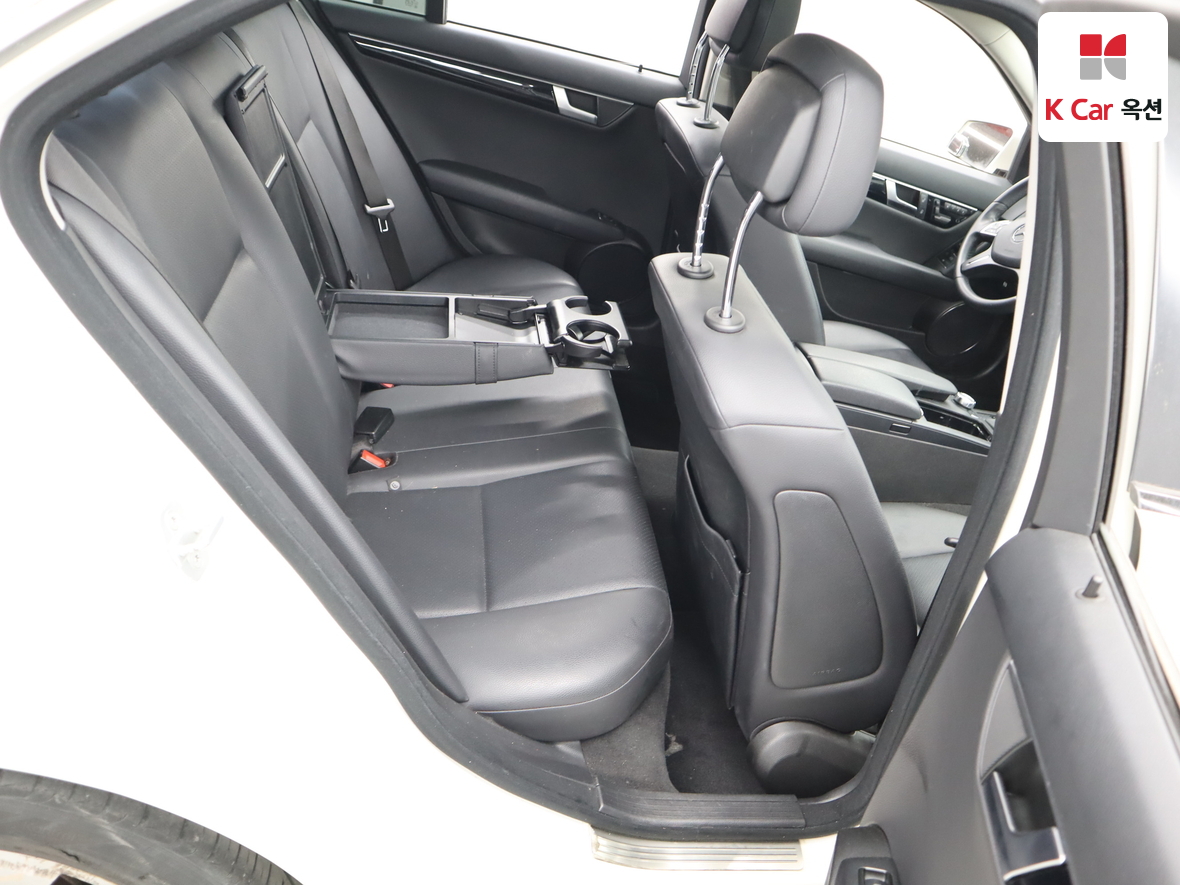 메르세데스-벤츠 C-클래스 2012 - 이미지 32