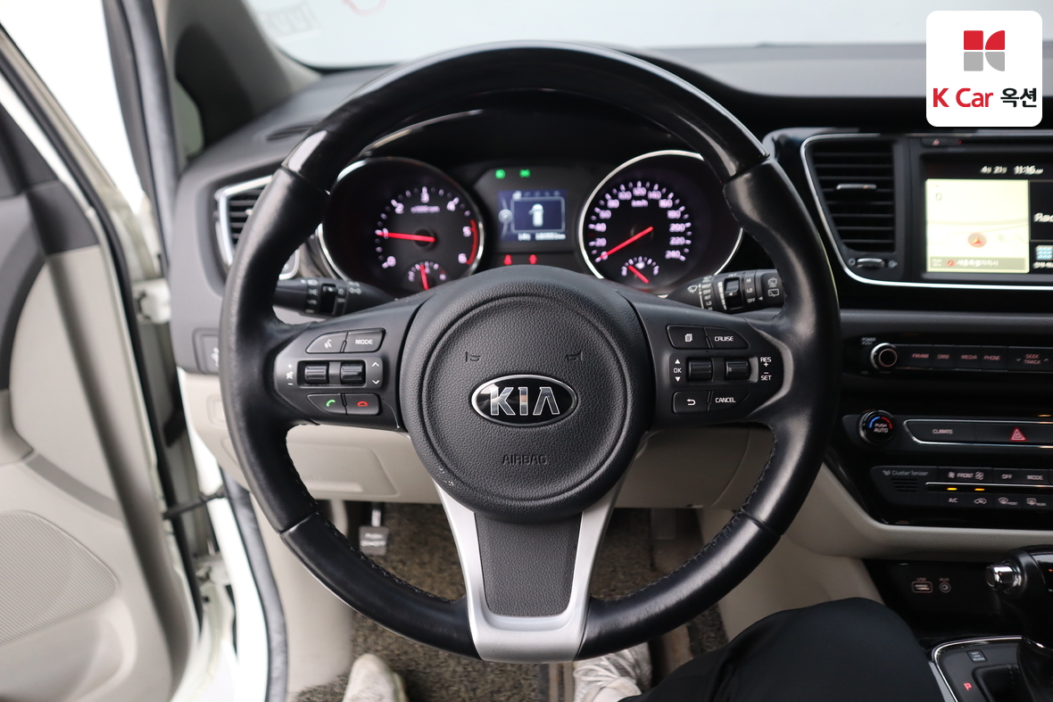 Kia New Carnival - 10