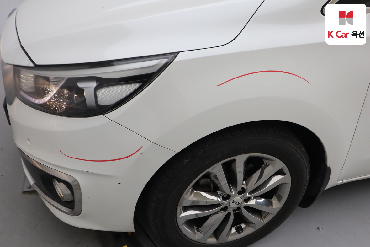 Kia New Carnival - 36