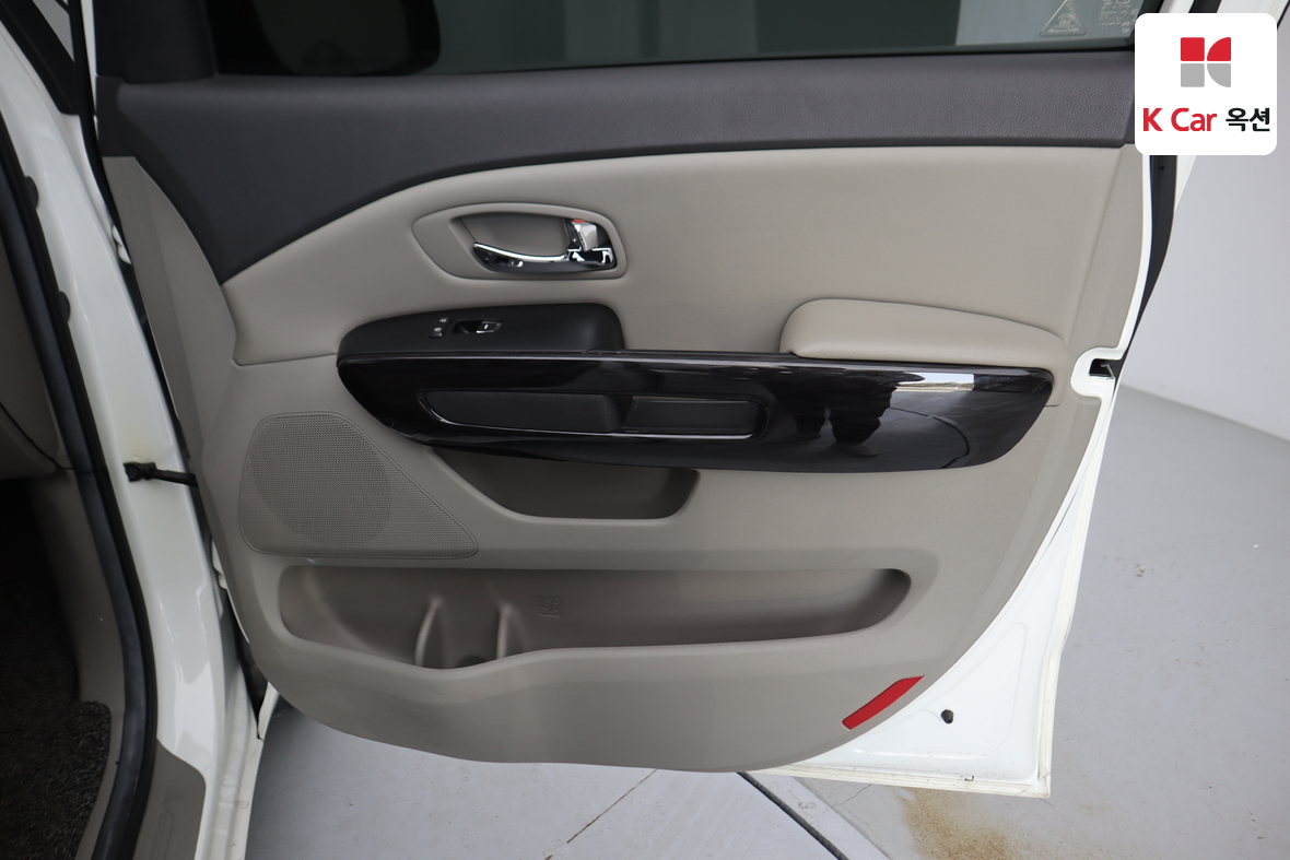 Kia New Carnival - 30