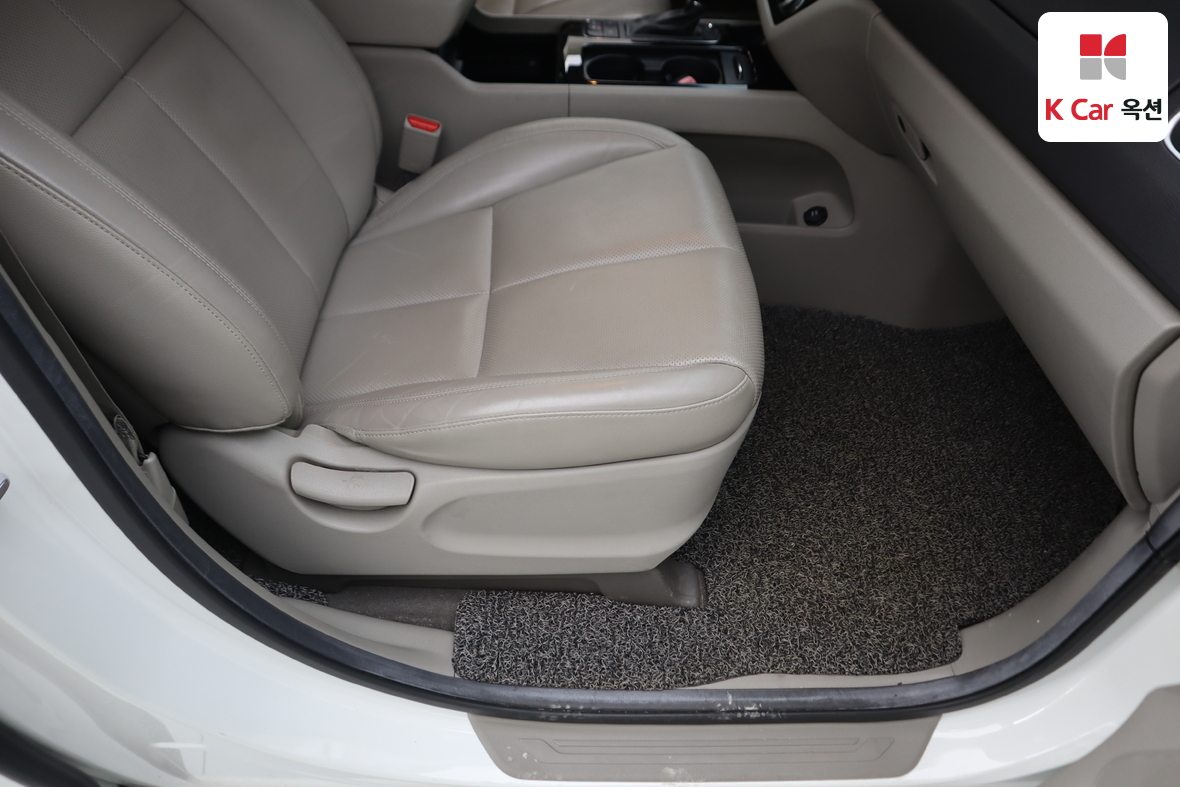 Kia New Carnival - 31