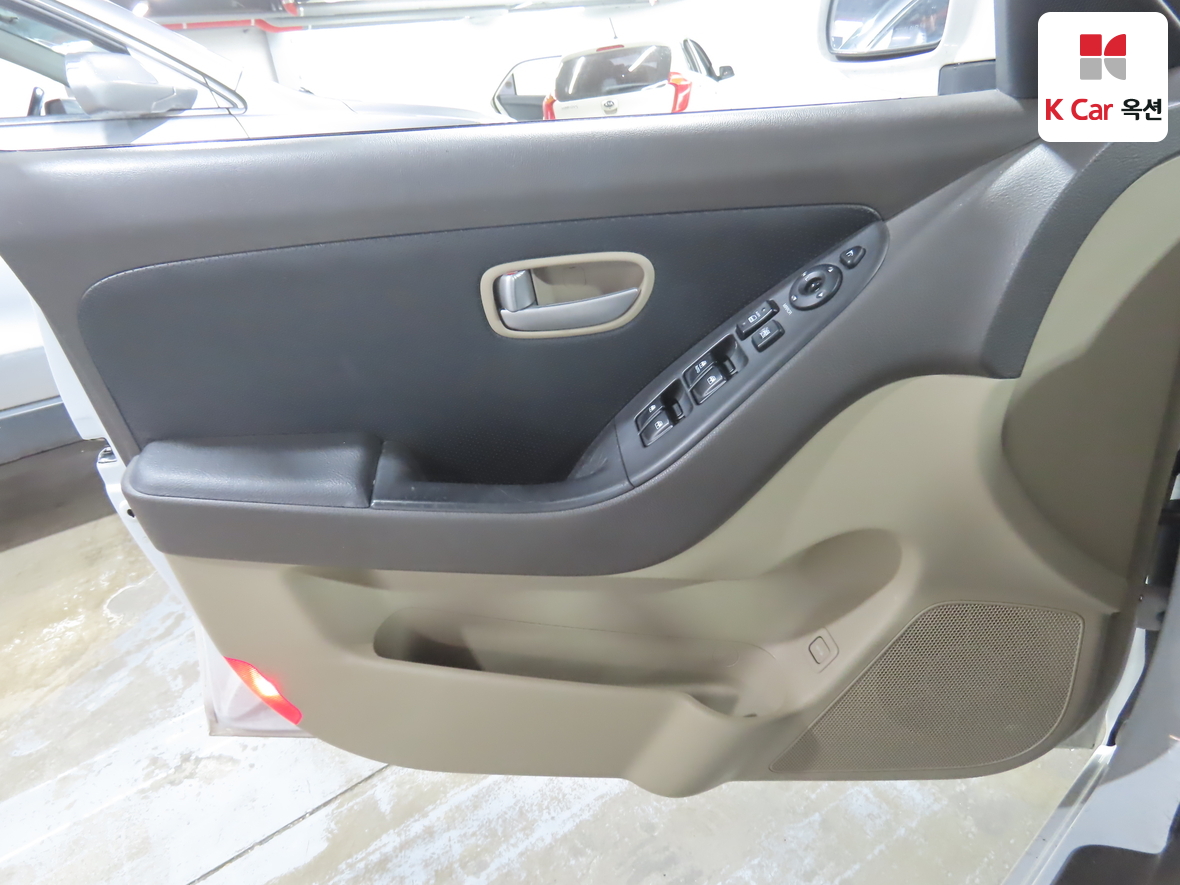 Hyundai Elantra 2008 - Image 8