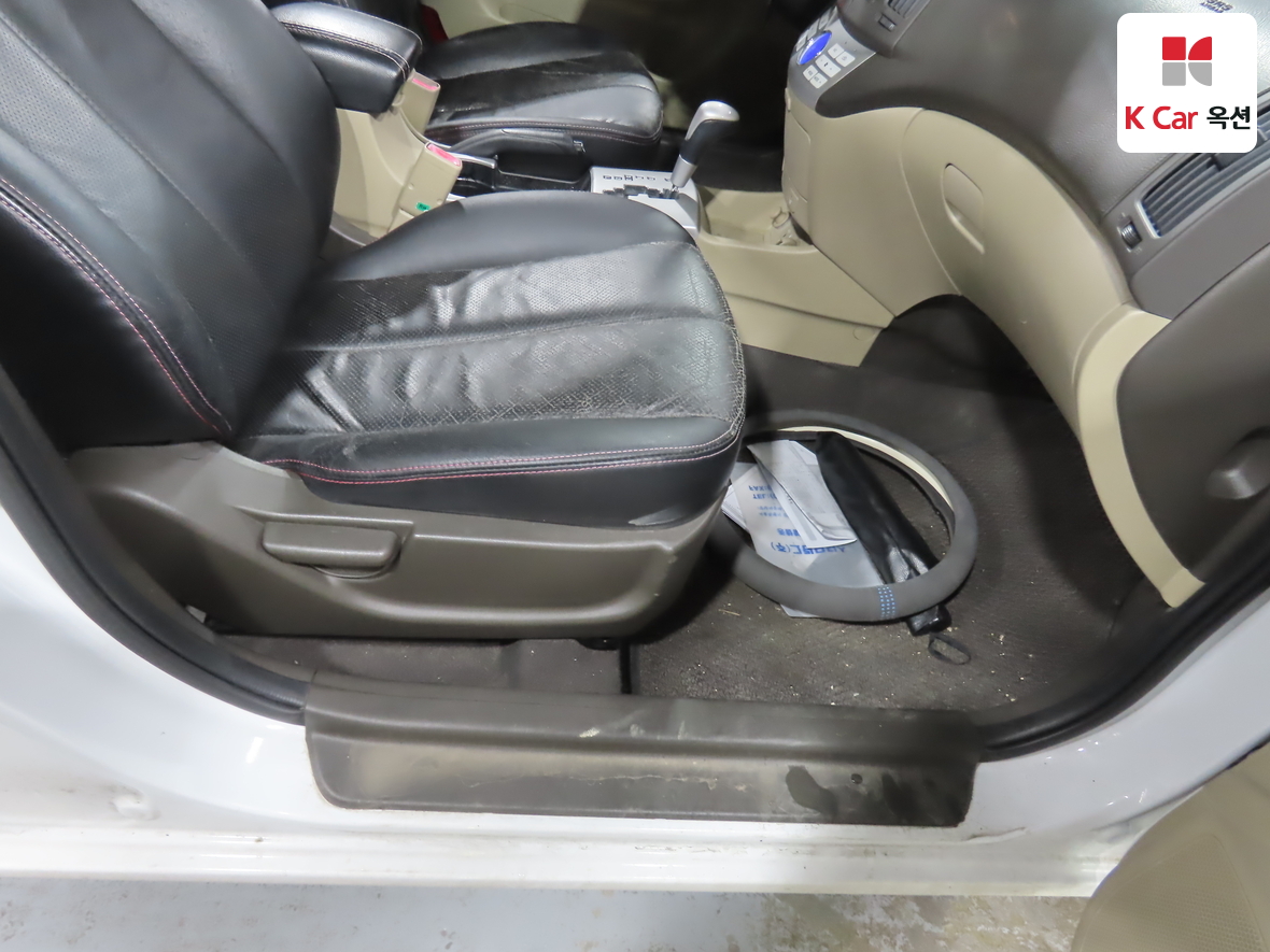 Hyundai Elantra 2008 - Image 28