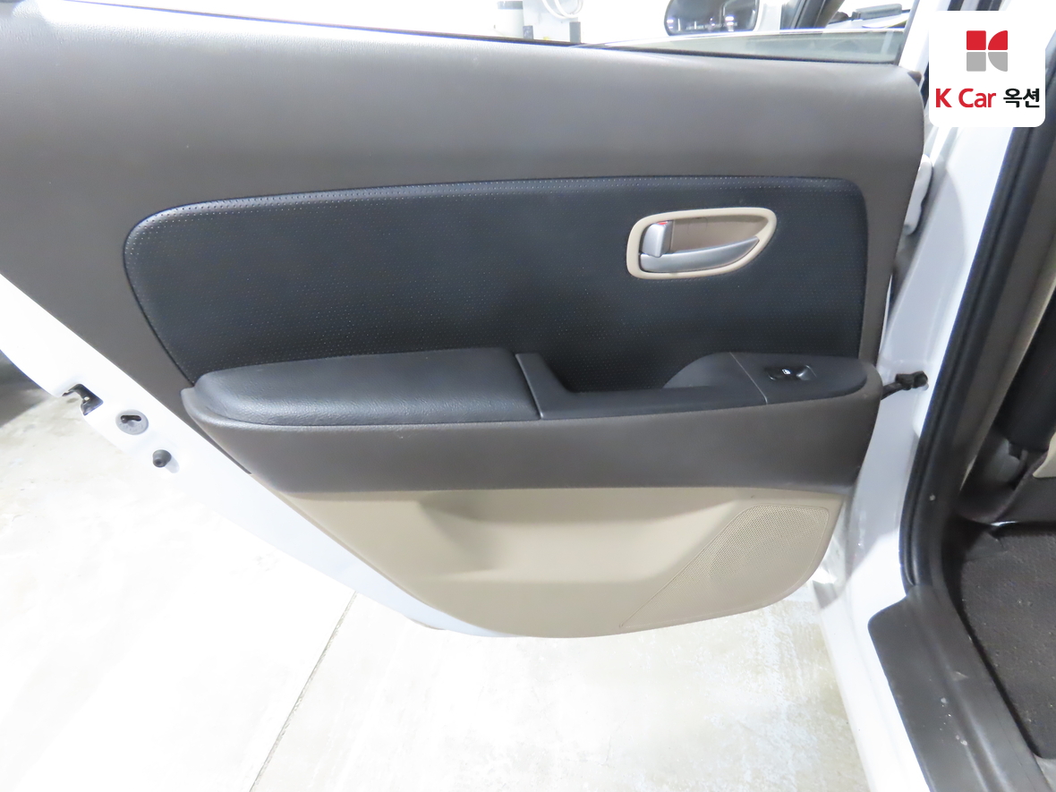 Hyundai Elantra 2008 - Image 21