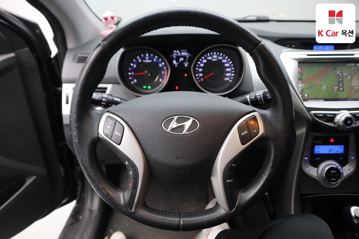 Hyundai Elantra - 10