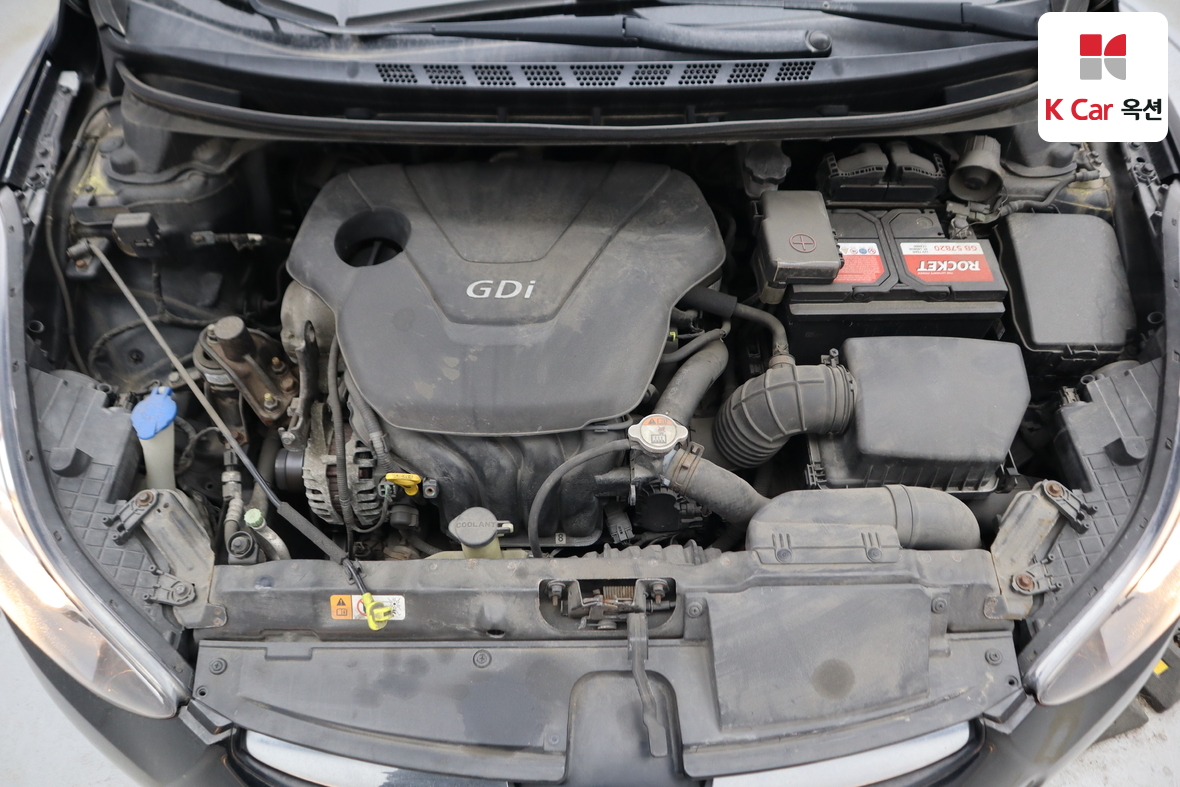 Hyundai Elantra - 33