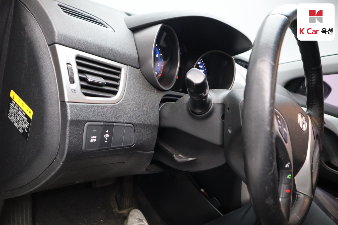 Hyundai Elantra - 9