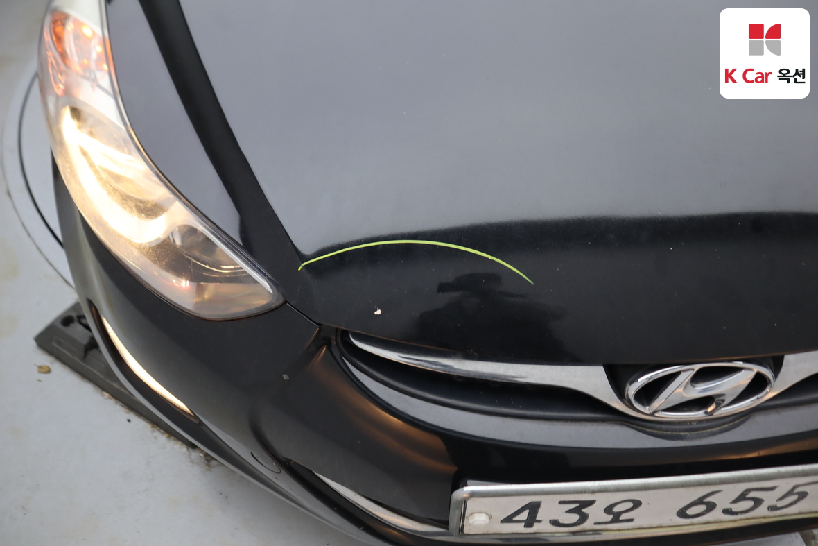 Hyundai Elantra - 35