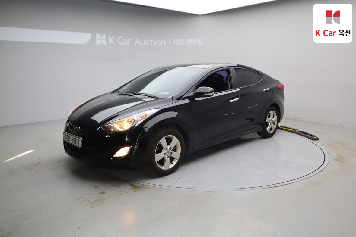 Hyundai Elantra - 1