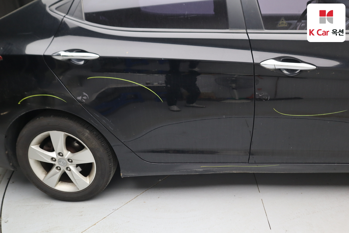 Hyundai Elantra - 41