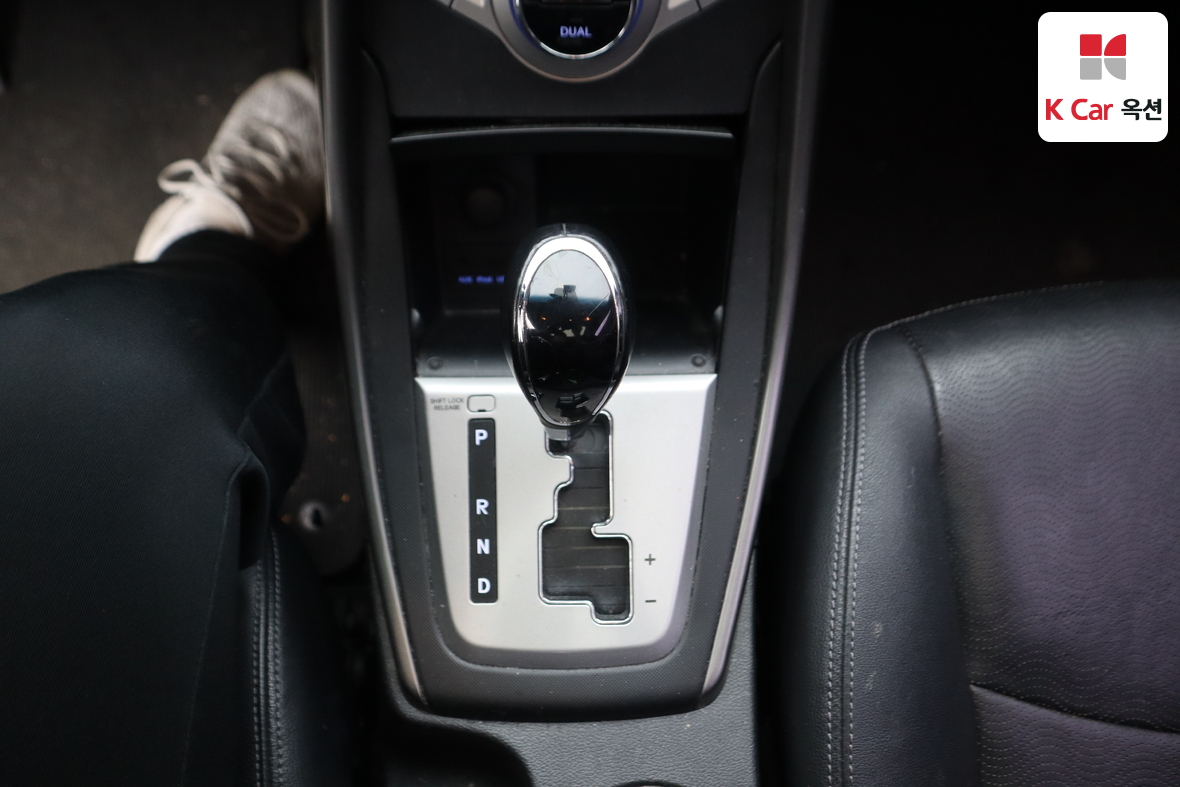 Hyundai Elantra - 16