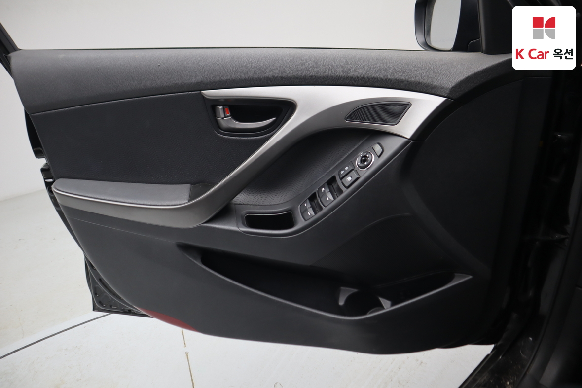 Hyundai Elantra - 8