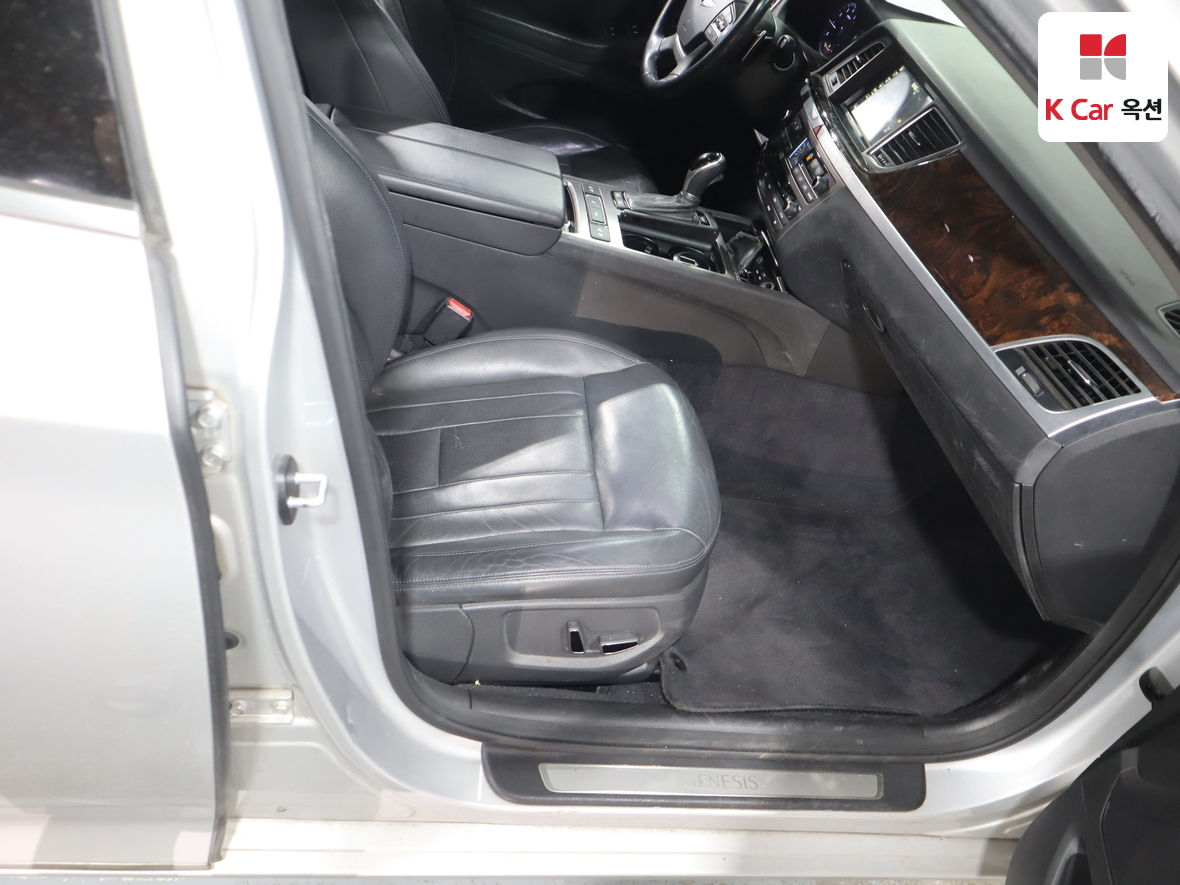 Hyundai Genesis 2016 - Image 30