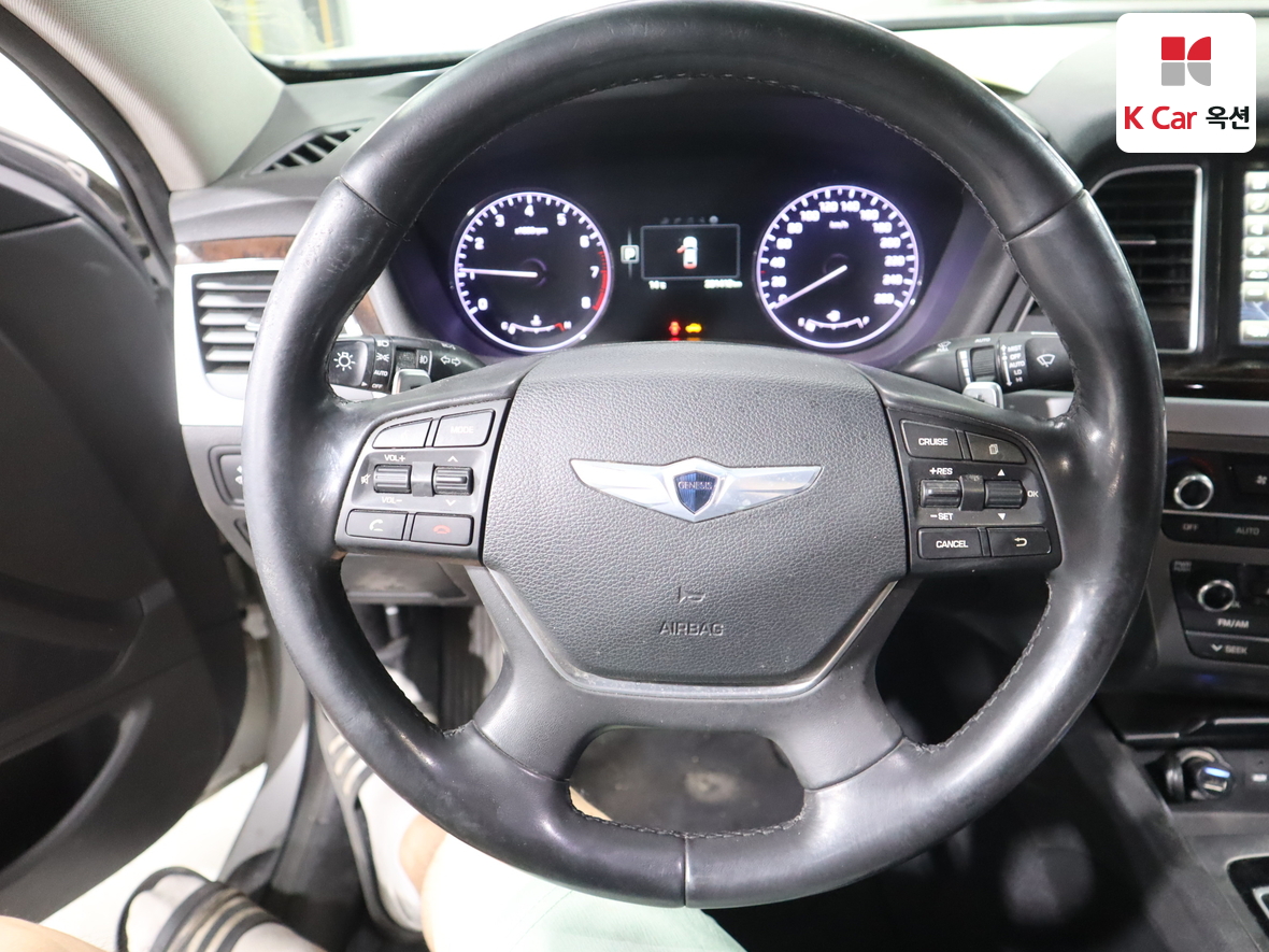 Hyundai Genesis 2016 - Image 10