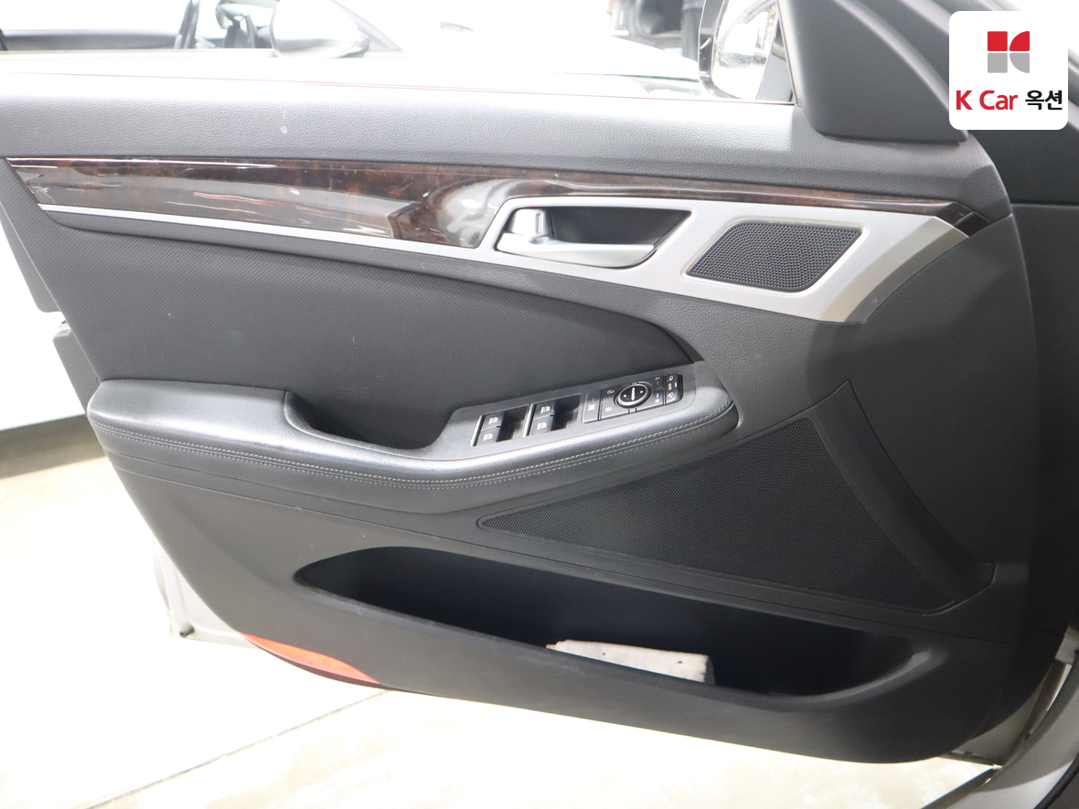 Hyundai Genesis 2016 - Image 8