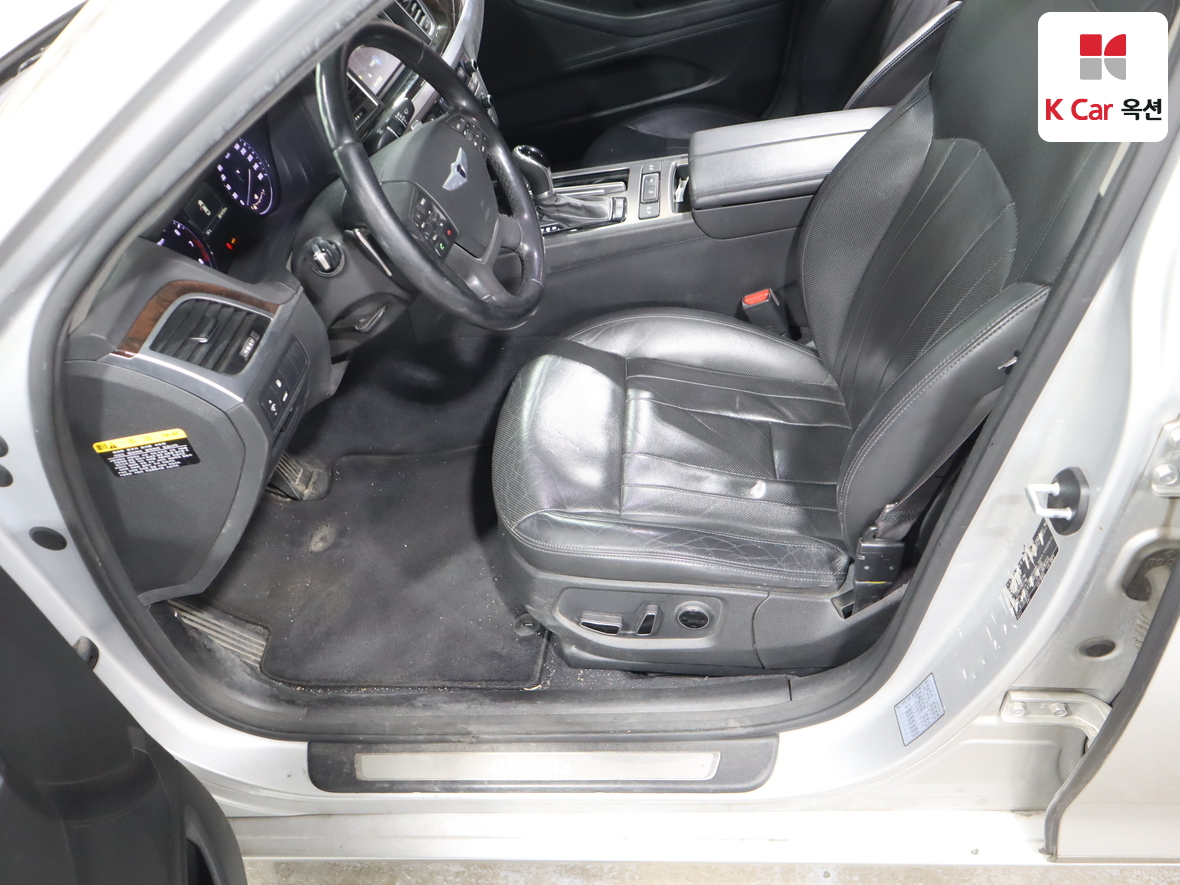 Hyundai Genesis 2016 - Image 18