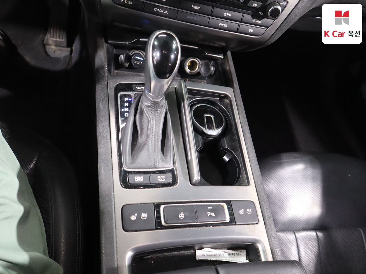 Hyundai Genesis 2016 - Image 16