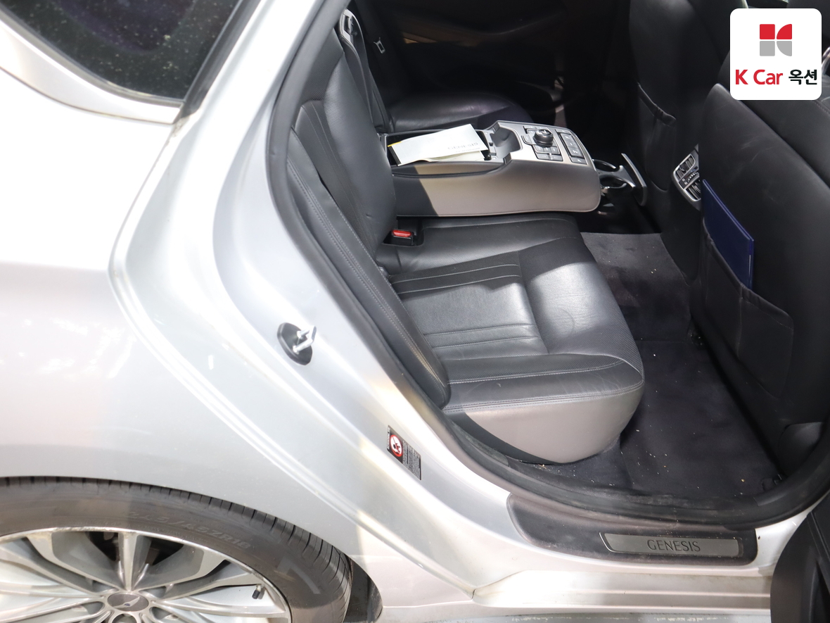 Hyundai Genesis 2016 - Image 28