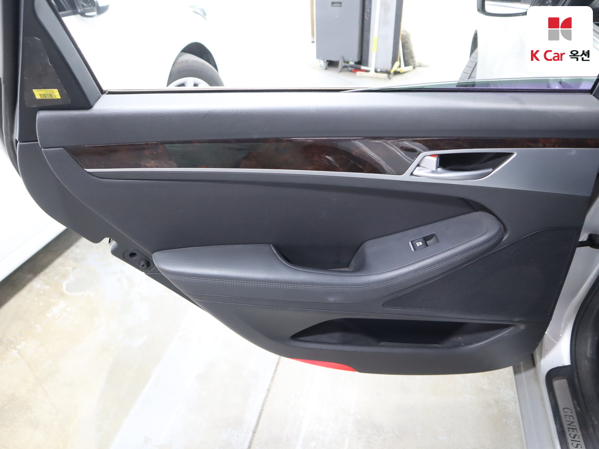 Hyundai Genesis 2016 - Image 23