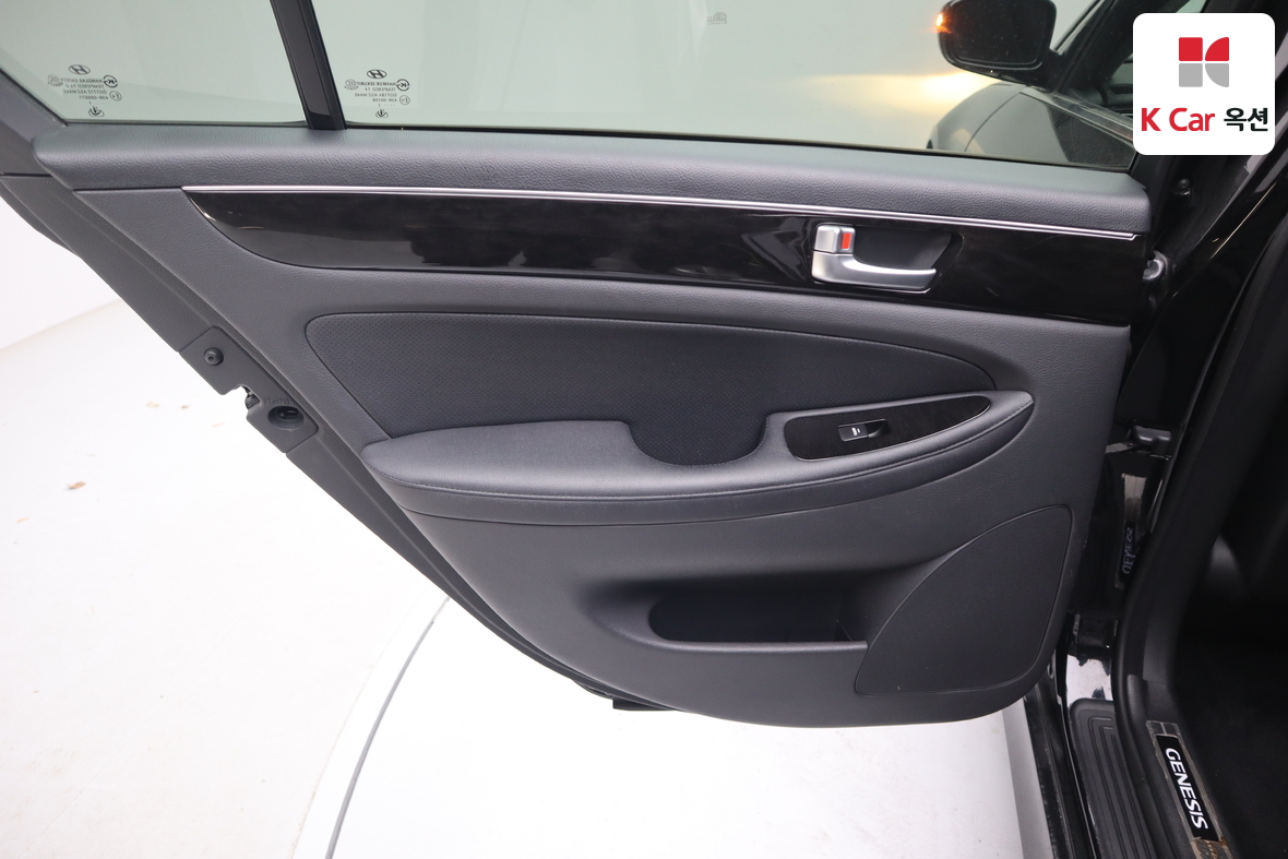 Hyundai Genesis - 21