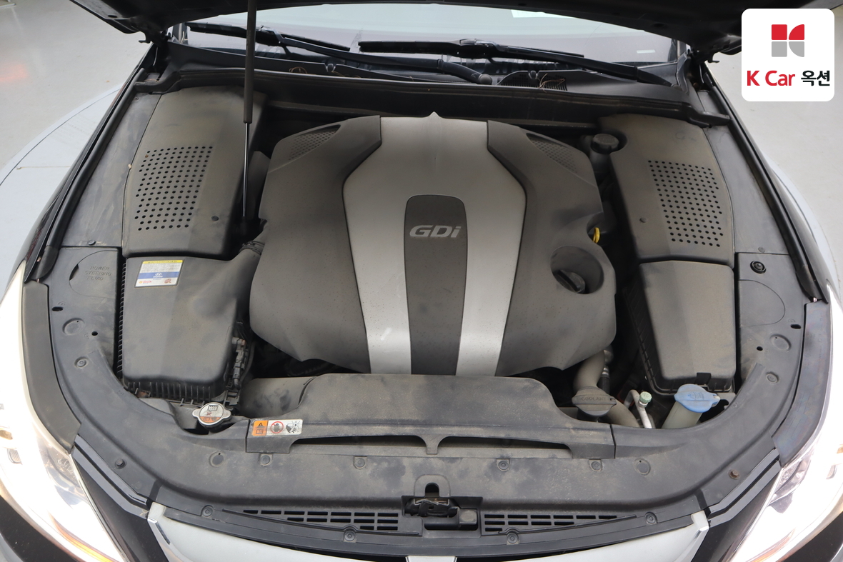 Hyundai Genesis - 32