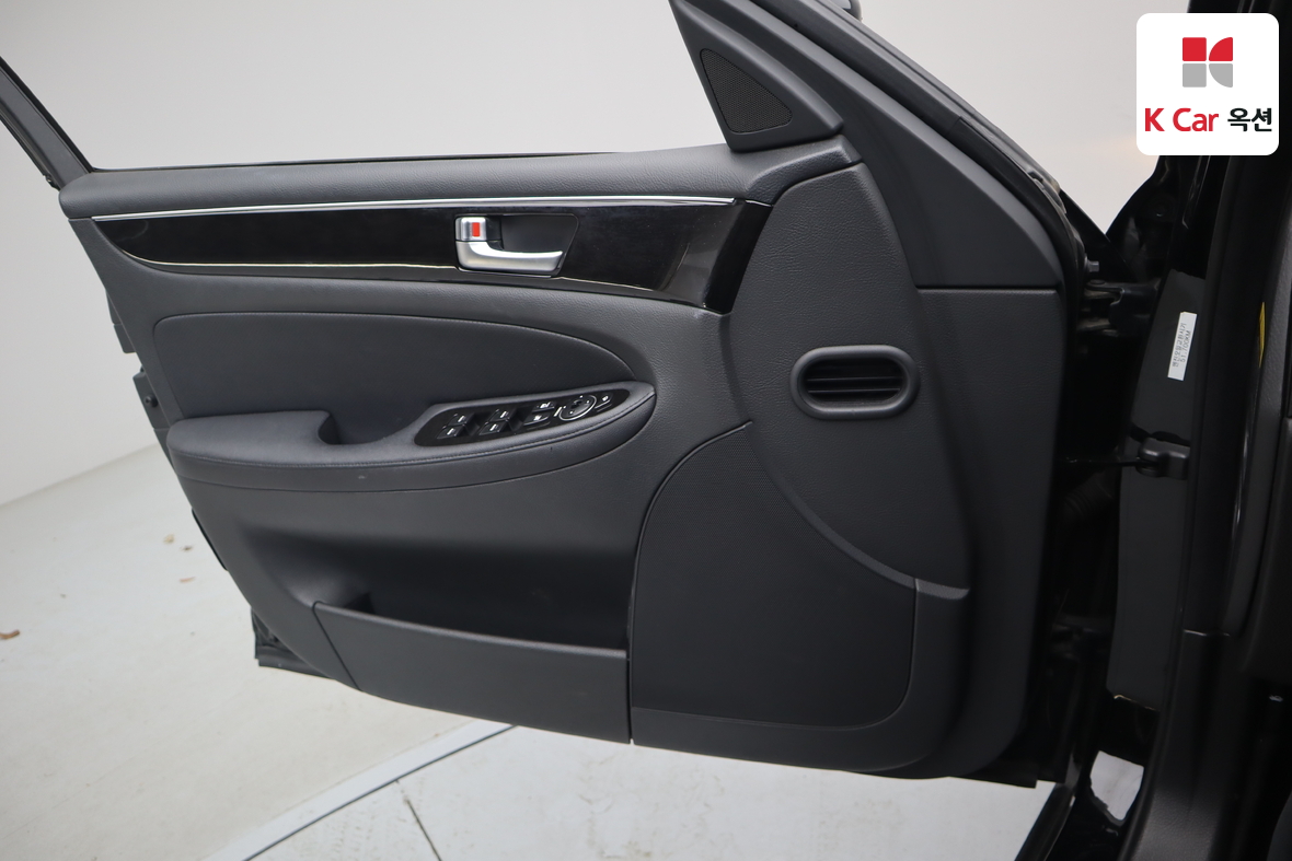 Hyundai Genesis - 8