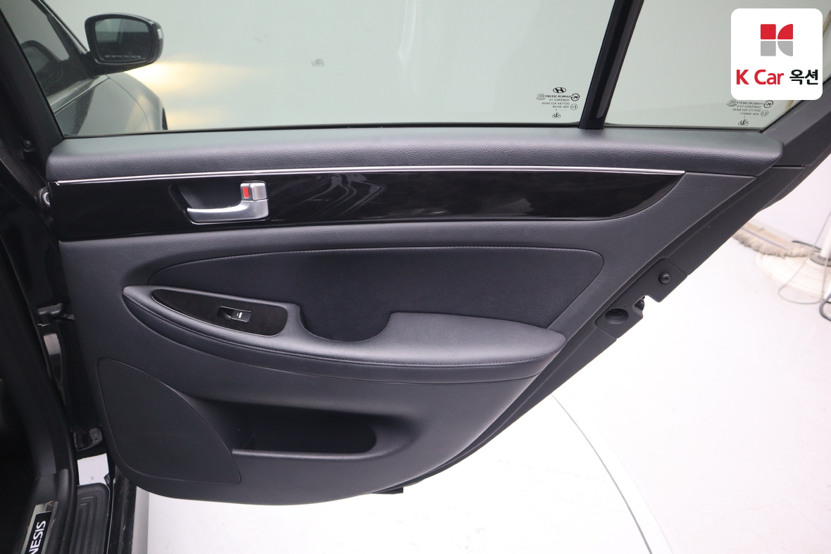 Hyundai Genesis - 26
