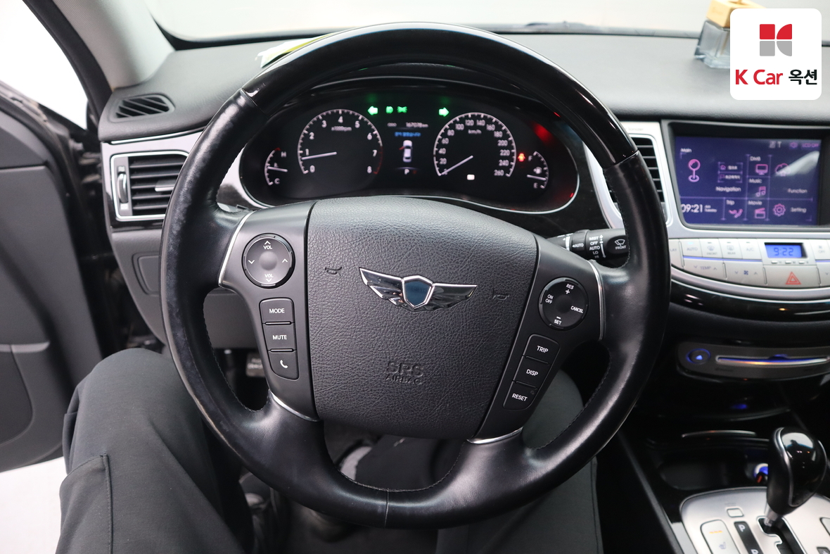 Hyundai Genesis - 10