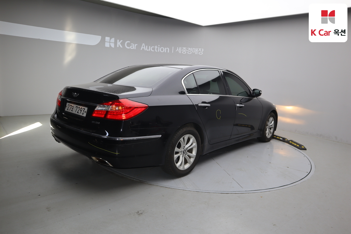 Hyundai Genesis - 2