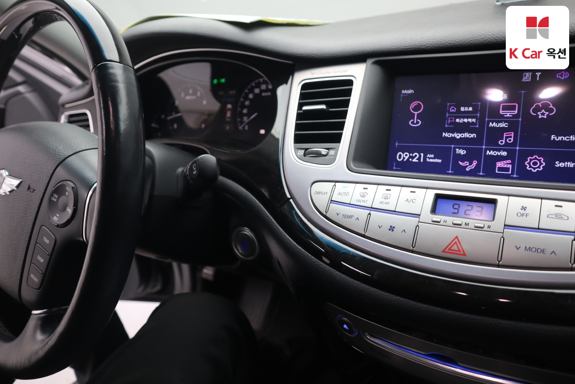 Hyundai Genesis - 11