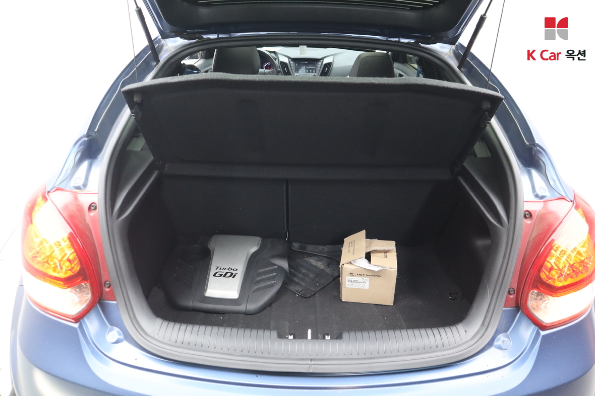 Hyundai Veloster - 24